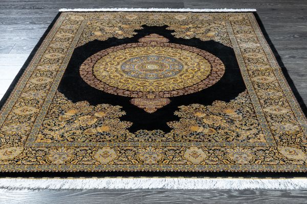 Иранский ковер из шёлка и модала «MASTERPIECE QUM» 051-21-GRAND MEDALION BLACK-GOLD 151 x 228 см