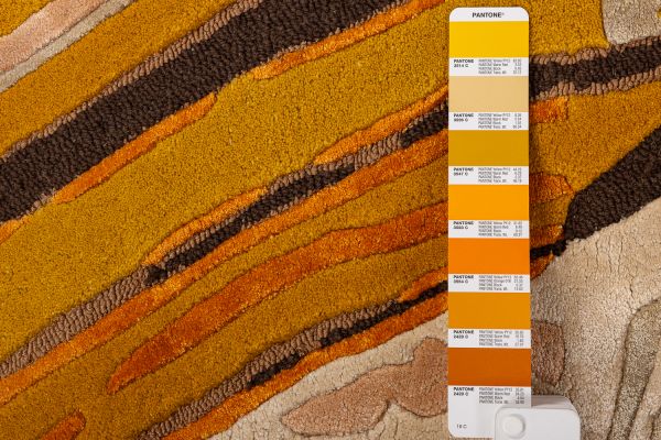 Индийский ковер из эвкалиптового шёлка и шерсти «VELVET MIRAGE» SIGNS YELLOW STONE 125 x 200 см Индийский ковер из эвкалиптового шёлка и шерсти «VELVET MIRAGE» SIGNS YELLOW STONE 125 x 200 см