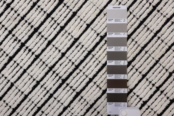 Индийский ковер из эвкалиптового шёлка, хлопка и шерсти «DOVE MODERN» SR54-IV.BLK 250 x 350 см Индийский ковер из эвкалиптового шёлка, хлопка и шерсти «DOVE MODERN» SR54-IV.BLK 250 x 350 см