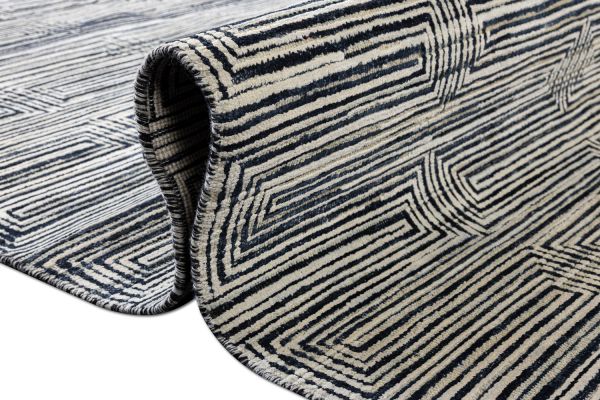 Индийский ковер из шёлка и шерсти «WEST HOLLYWOOD» M44-IVORY-BLACK 244 x 307 см Индийский ковер из шёлка и шерсти «WEST HOLLYWOOD» M44-IVORY-BLACK 244 x 307 см