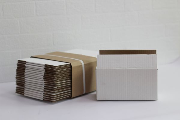 Картонная коробка/упаковка белая 120х100х100мм