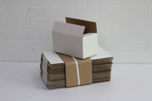 Картонная коробка/упаковка белая 120х100х100мм